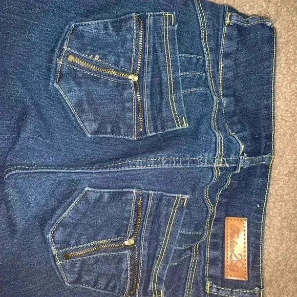 Fashion2Love Junior’s Size 5 Jeans - Picture 2 of 3